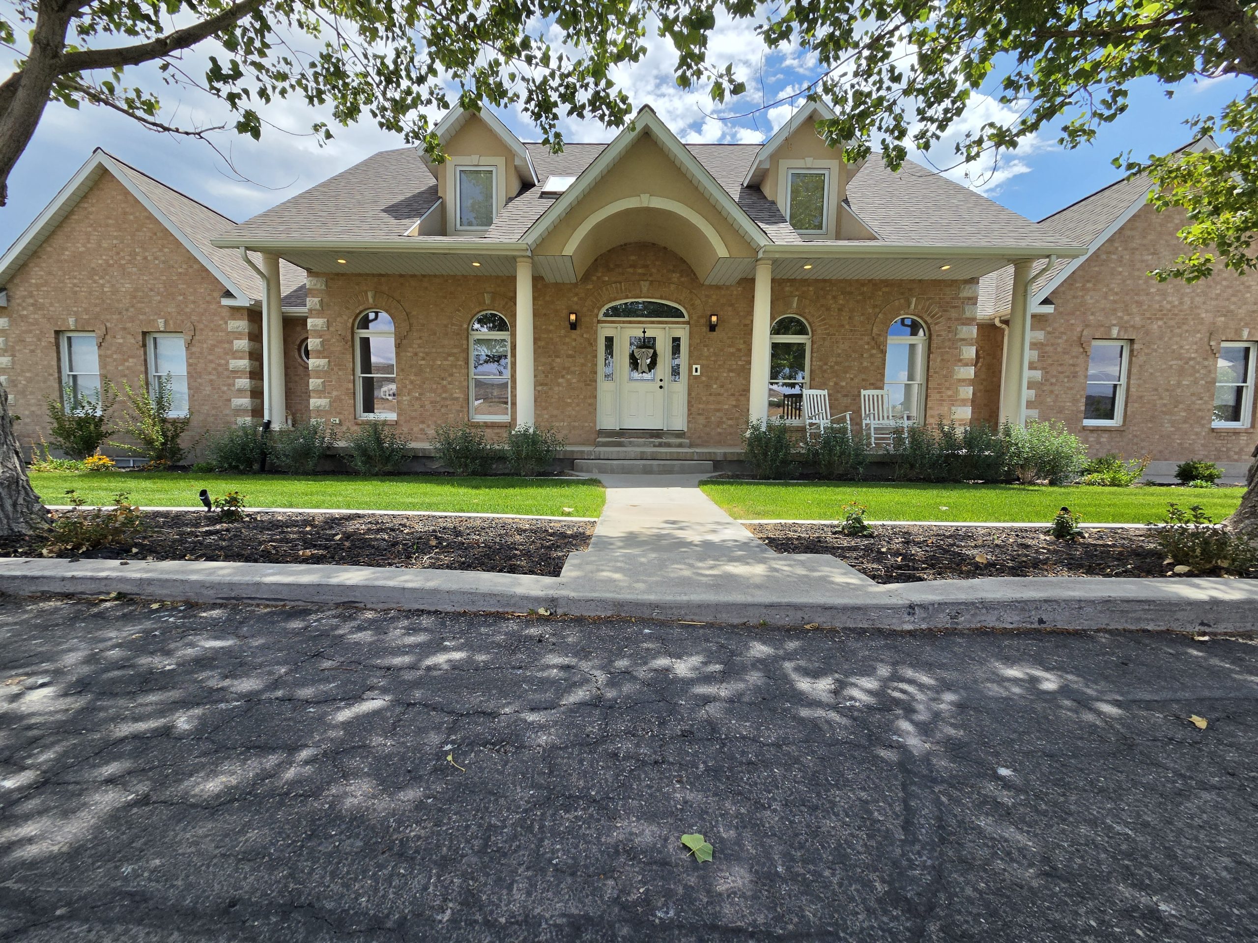 Front exterior of the Saratoga Springs home after window washing